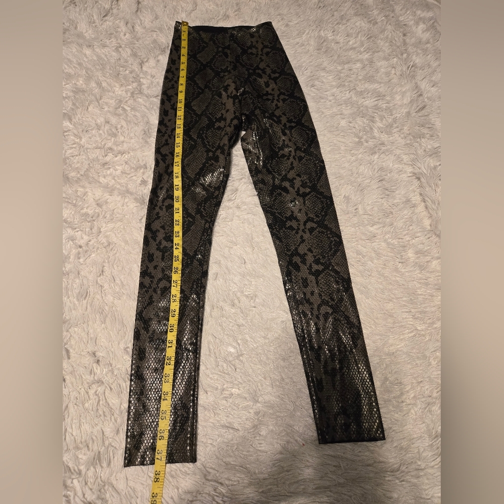 Commando Reptile Embossed Faux Leather Leggings in Grey Snakeskin  Size S - Picture 5 of 11